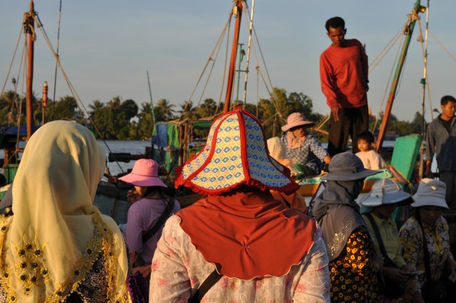 twohatsthreekampot