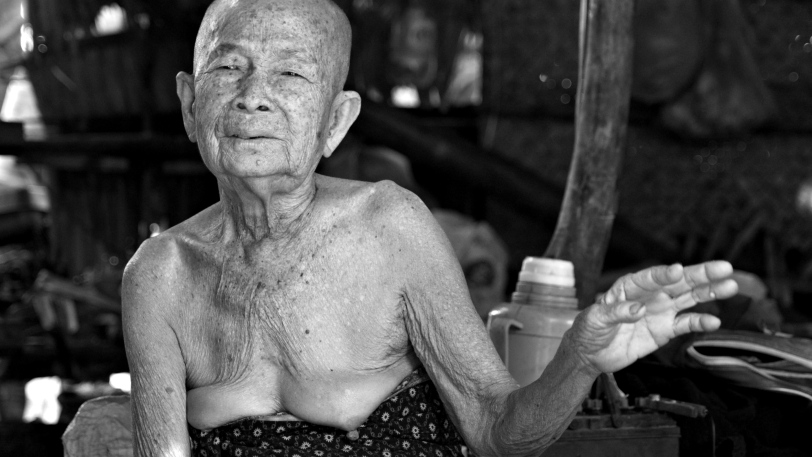 dsc_0247grannyboobsbwcrop